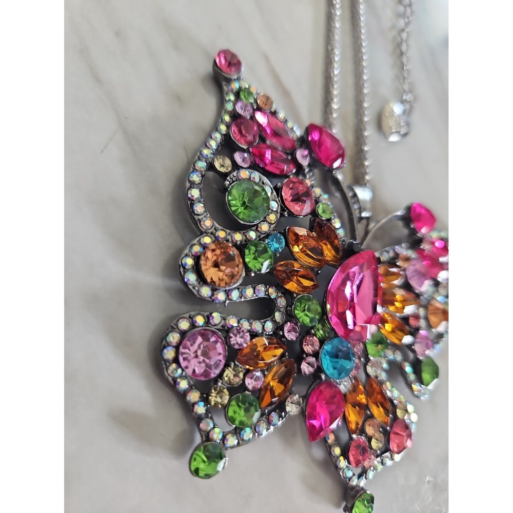 Betsey Johnson Multi-Crystal Gunmetal Butterfly Large Pendant Silver Necklace - Picture 2 of 8